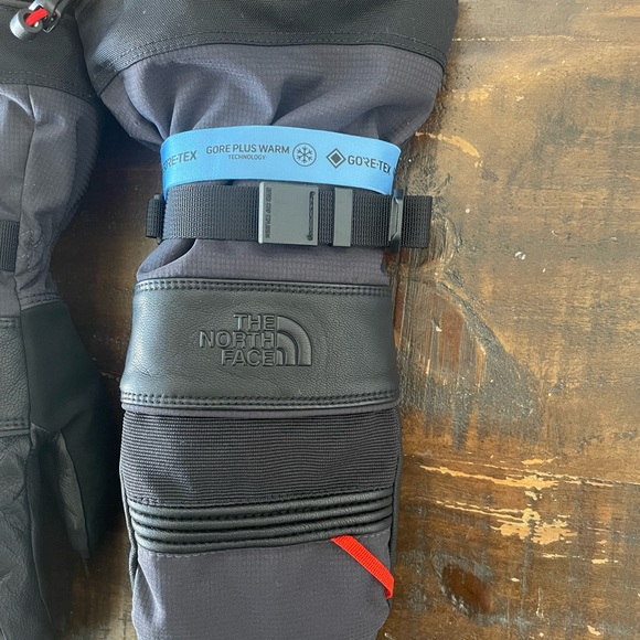 The North Face Montana Pro GTX Mitt - Picture 3 of 6